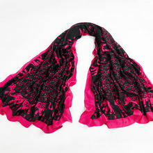 Compañeros de viaje Mei Red Voile Elephant Printed Scarf